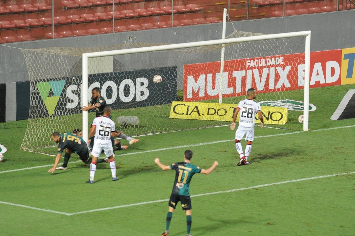 Fotos de Amrica x Vitria, no Independncia, pela 33 rodada