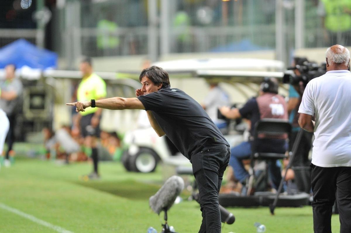 Depois de lances polmicos, Atltico confirmou vitria com gols de Rger Guedes e Ricardo Oliveira