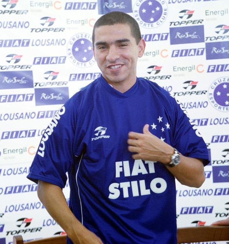 Aristizbal (atacante) - quinto maior artilheiro estrangeiro do Cruzeiro, com 28 gols em 54 partidas, o colombiano estreou em 8 de fevereiro de 2003, na vitria por 3 a 0 sobre o Villa Nova. O jogo vlido pela quinta rodada do Campeonato Mineiro foi disputado no Estdio Castor Cifuentes, em Nova Lima. Aristizbal s marcou seu primeiro gol pela Raposa na quarta partida: 6 a 0 diante do Mamor, em 26 de fevereiro, no Mineiro.