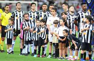 Mascotinhos do Atltico no jogo contra o Juventude, no Mineiro, pelo Campeonato Brasileiro de 2022