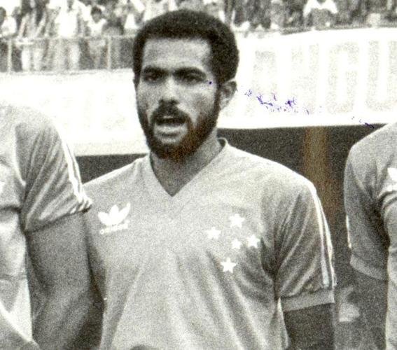Genilson foi lateral-esquerdo do Cruzeiro de 1986 a 1988. Foi campeo mineiro de 1987.