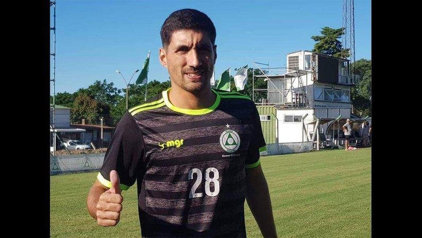 Federico Barrandeguy, lateral-direito (Plaza Colonia-URU)