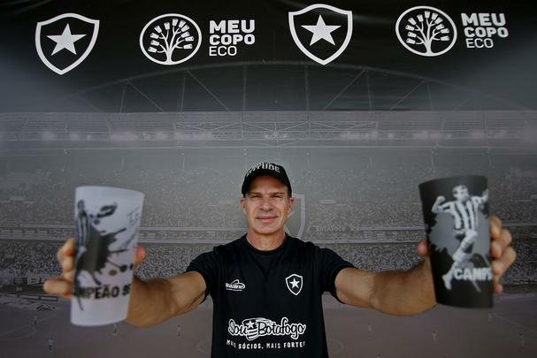 Fotos da vitória do Botafogo sobre o Atlético, por 2 a 1, no Engenhão, pela 18ª rodada do Brasileiro