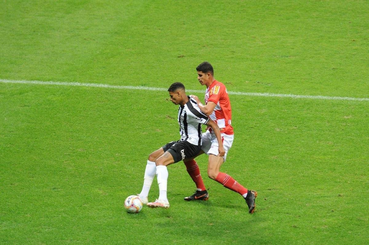 Fotos do primeiro jogo da deciso do Campeonato Mineiro, entre Atltico e Tombense, no Mineiro, em Belo Horizonte.