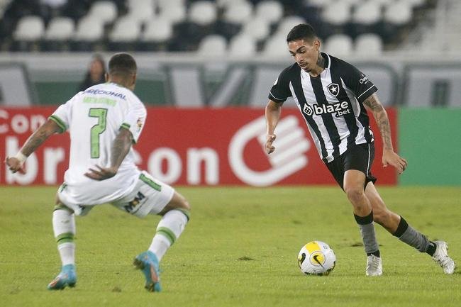 Fotos da partida entre Botafogo e Amrica, pelo duelo de volta das oitavas de final da Copa do Brasil. Jogo foi realizado nesta quinta-feira (14), no estdio Nilton Santos, na cidade do Rio de Janeiro.