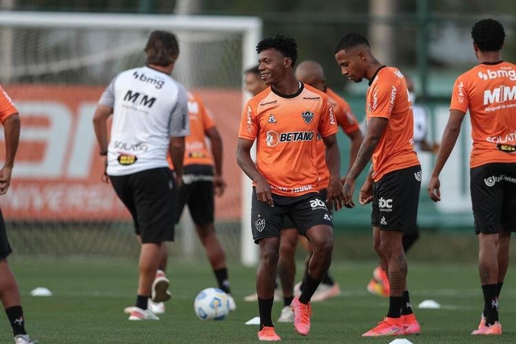 Cuca orientou atividade no CT do Palmeiras, na Barra Funda, em So Paulo 