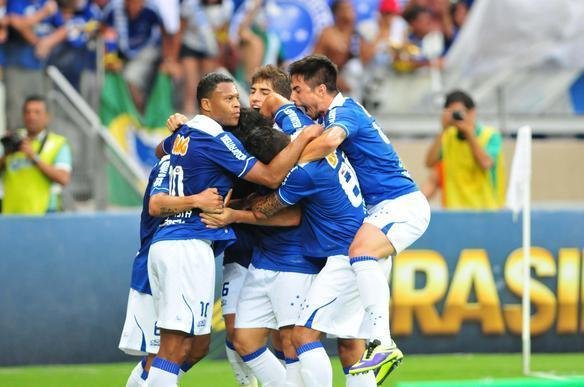 Partida vlida pela 33 rodada do Brasileiro, no Mineiro