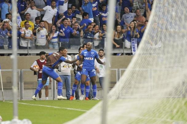 Sass entrou no segundo tempo e marcou o gol do Cruzeiro: 1 a 0