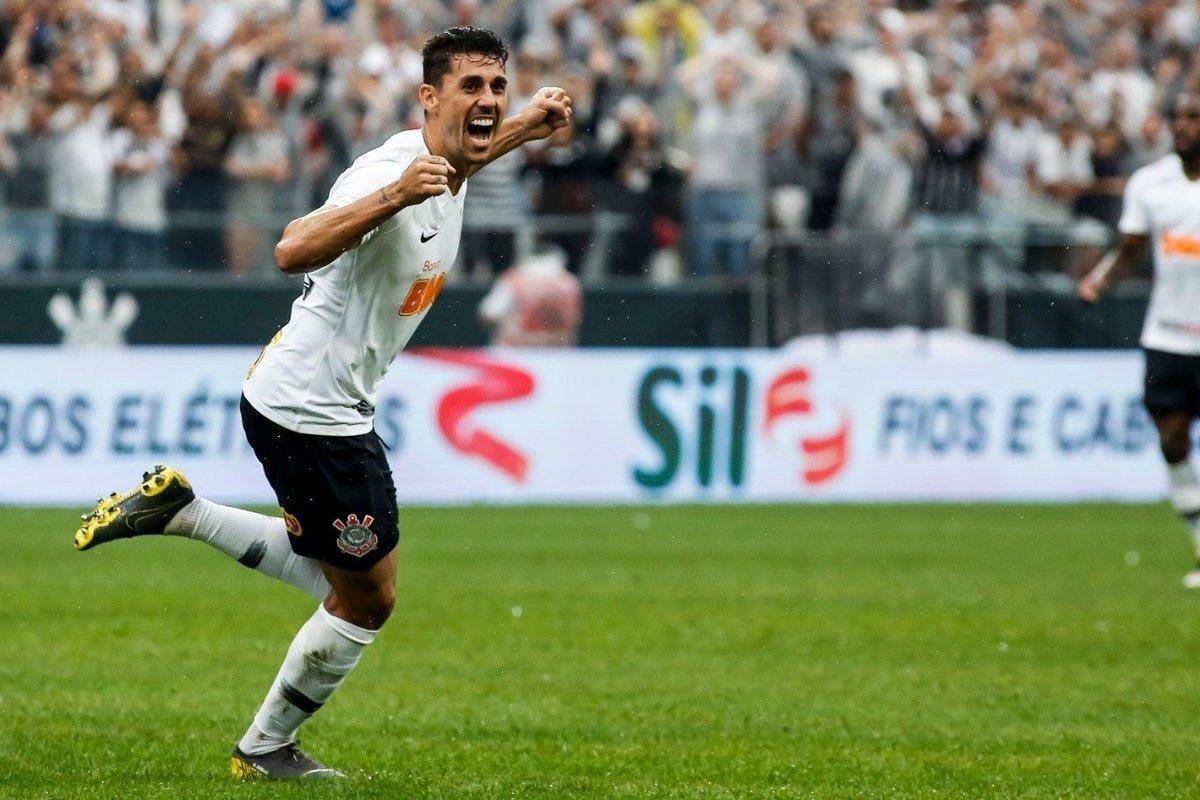 Danilo Avelar (Corinthians): lateral-esquerdo, 30 anos, cinco jogos