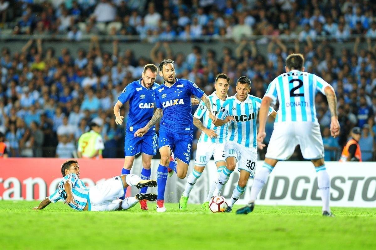 No segundo tempo, Lautaro Martnez marcou o terceiro dele no jogo, Robinho fez de falta para o Cruzeiro e Solari deu nmeros finais ao placar: Racing 4 x 2 Cruzeiro