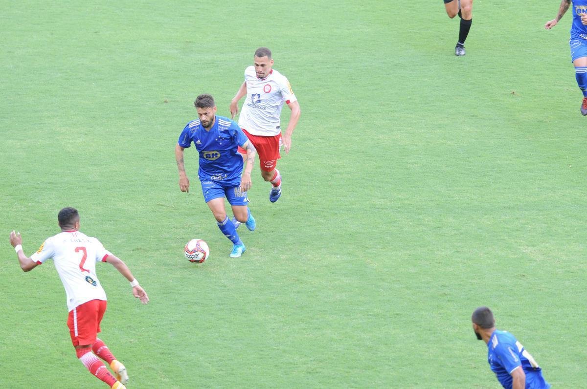 Fotos do empate por 0 a 0 entre Cruzeiro e Tombense, no Mineiro, em Belo Horizonte, pela sexta rodada do Campeonato Mineiro de 2021. Goleiro cruzeirense Fbio pegou um pnalti cobrado por Paulinho Dias e evitou o revs.