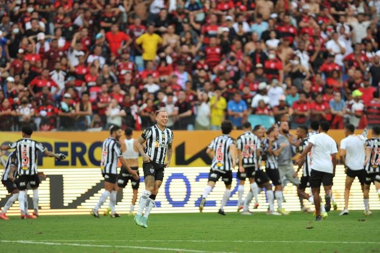 Fotos da vit�ria do Atl�tico sobre o Flamengo por 8 a 7 na decis�o por p�naltis da final da Supercopa do Brasil, na Arena do Pantanal, em Cuiab�. Everton foi o grande her�i do Galo ao pegar a cobran�a que resultou na conquista