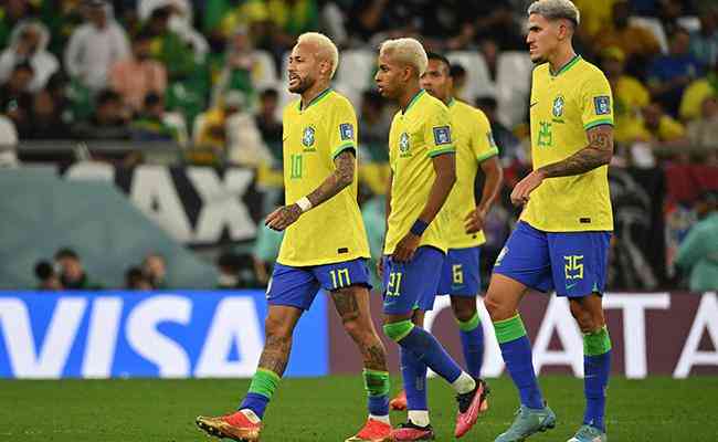 Neymar reclamou de posicionamento da equipe no gol de empate da Crocia