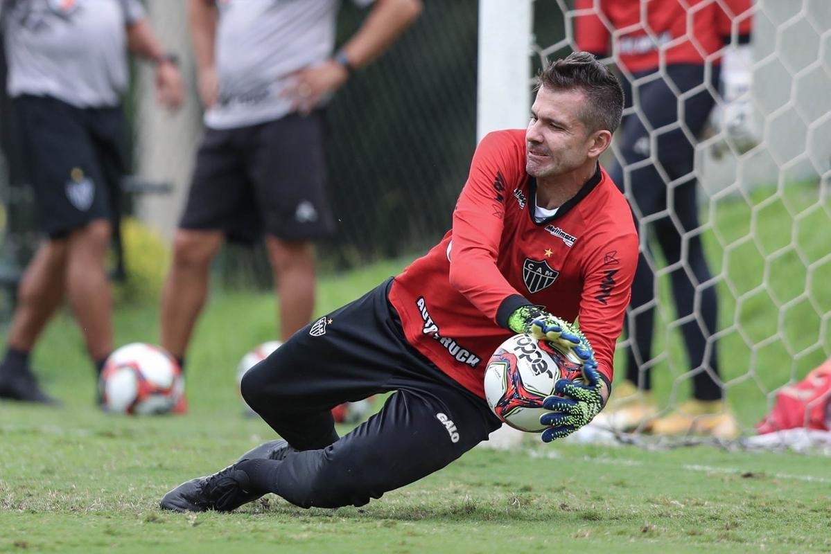 Fotos do treino do Atltico neste sbado, o ltimo de Victor no clube