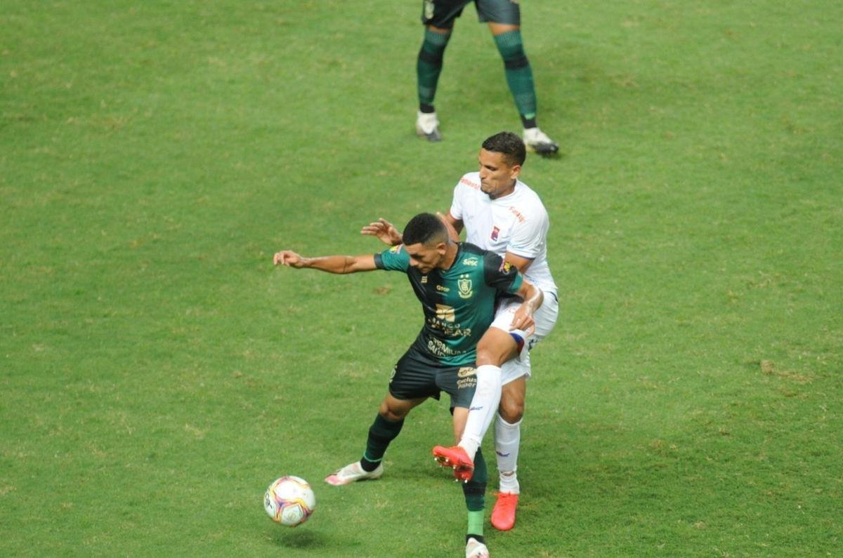 América x Paraná: veja fotos do jogo no Independência