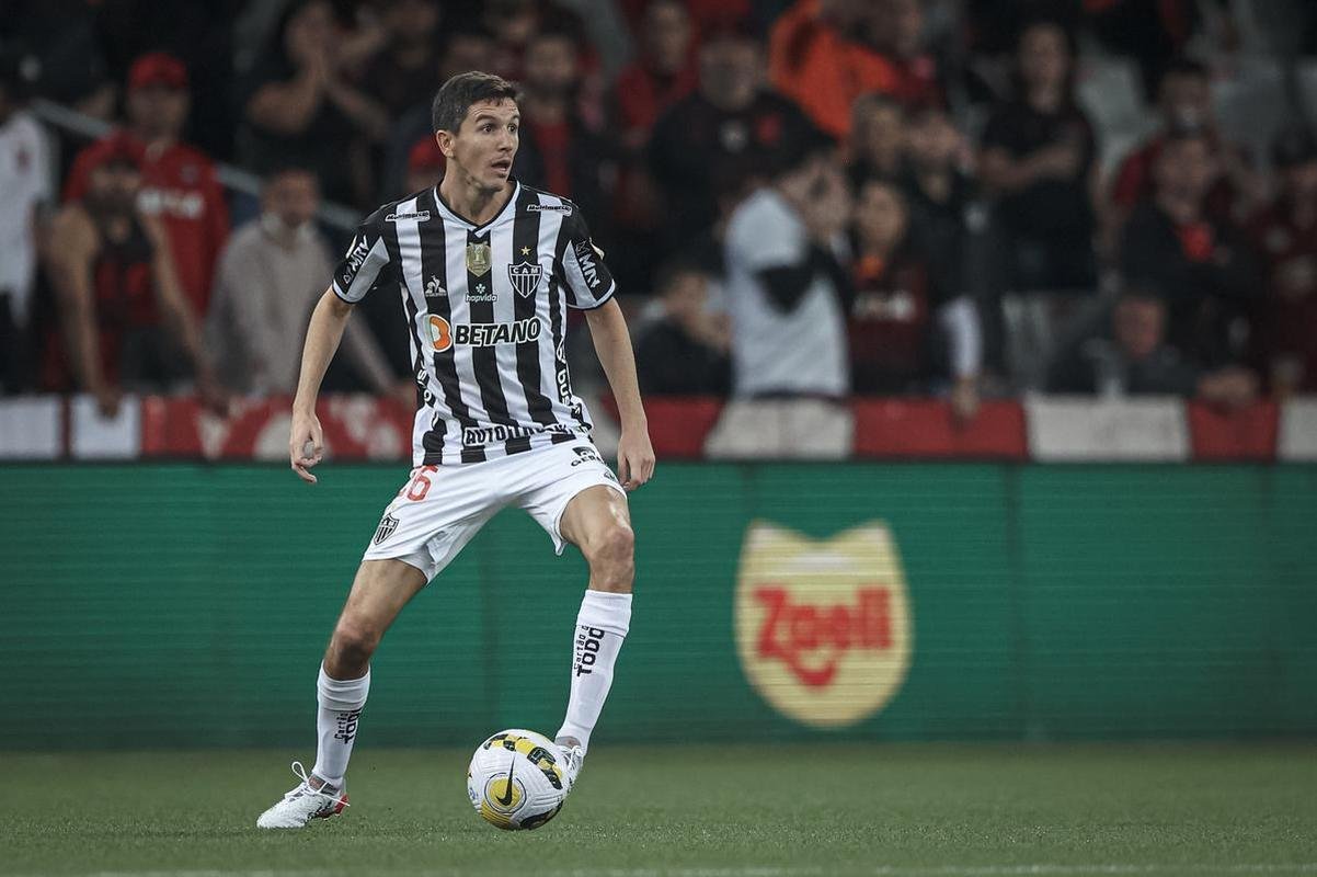 Neste domingo (17), o Atlético enfrentou o Athletico-PR pela segunda rodada da Série A do Campeonato Brasileiro. A partida foi realizada na Arena da Baixada, em Curitiba.