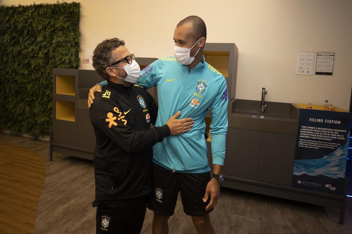 Jogadores se apresentam  Seleo Brasileira