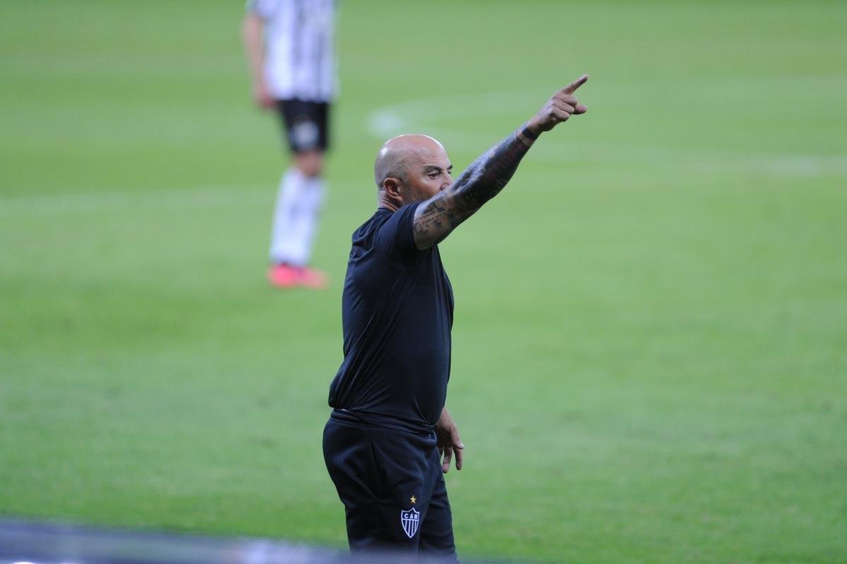Sampaoli durante reao do Atltico no segundo tempo