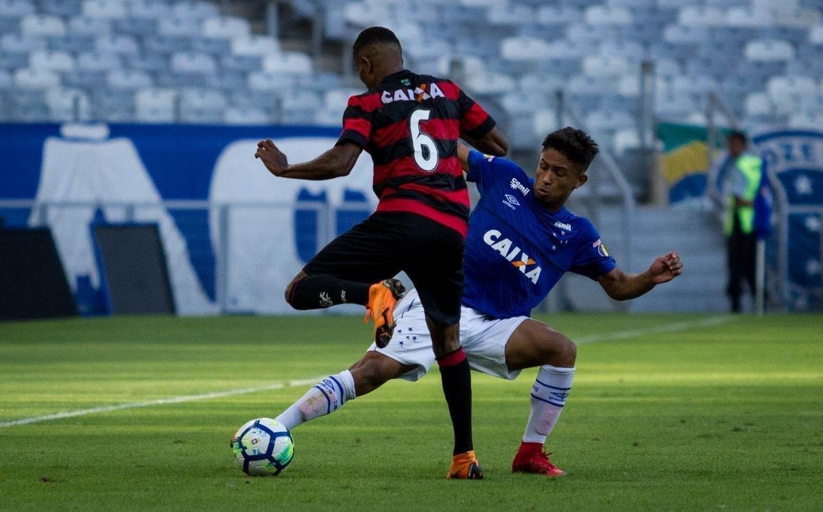 Pelo Brasileiro Sub-20, Cruzeiro derrotou Vitria por 1 a 0, no Mineiro, com gol de Ronaldo