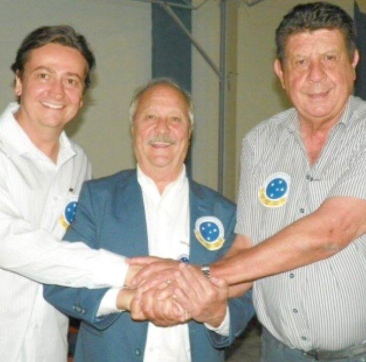 19/12/2019 - depois de muita presso e protestos da torcida nas ruas de Belo Horizonte, o presidente Wagner Pires de S e seus dois vices, Hermnio Lemos e Ronaldo Granata, decidiram renunciar aos cargos no Cruzeiro. Os trs assinaram cartas abrindo caminho para que um grupo de empresrios assumisse a funo de administrar o clube at a convocao de novas eleies. 