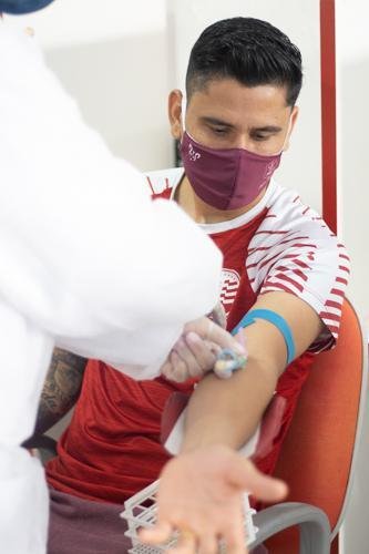 Jogadores, membros da comissão técnica, dirigentes e funcionários do Náutico realizaram testes para Covid-19 na manhã desta sexta-feira; resultados são previstos até a próxima segunda.