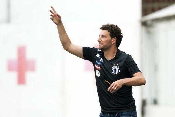 O Santos venceu o Atlético por 3 a 1 neste sábado, em jogo da 32ª rodada do Campeonato Brasileiro