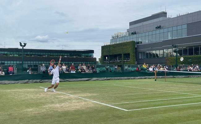 Joo Loureiro em ao na estreia em Wimbledon