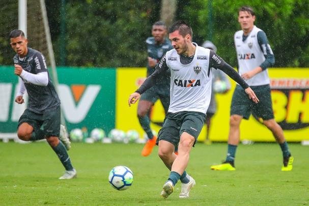 Atltico treinou sob chuva intensa na Cidade do Galo nesta quinta-feira  tarde