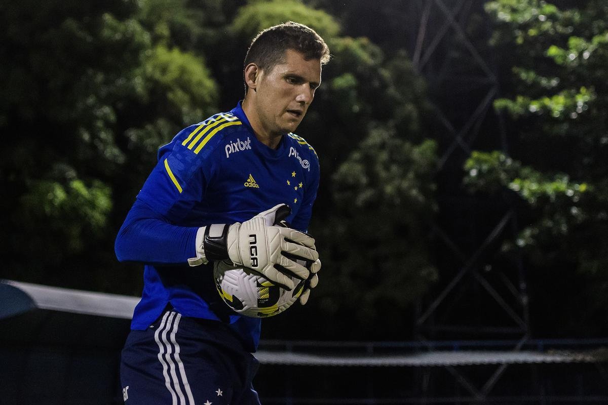 Treino do Cruzeiro no Estdio Lindolfo Monteiro, em Teresina, antes da partida contra o Tuntum, no interior do Par, pela segunda fase da Copa do Brasil