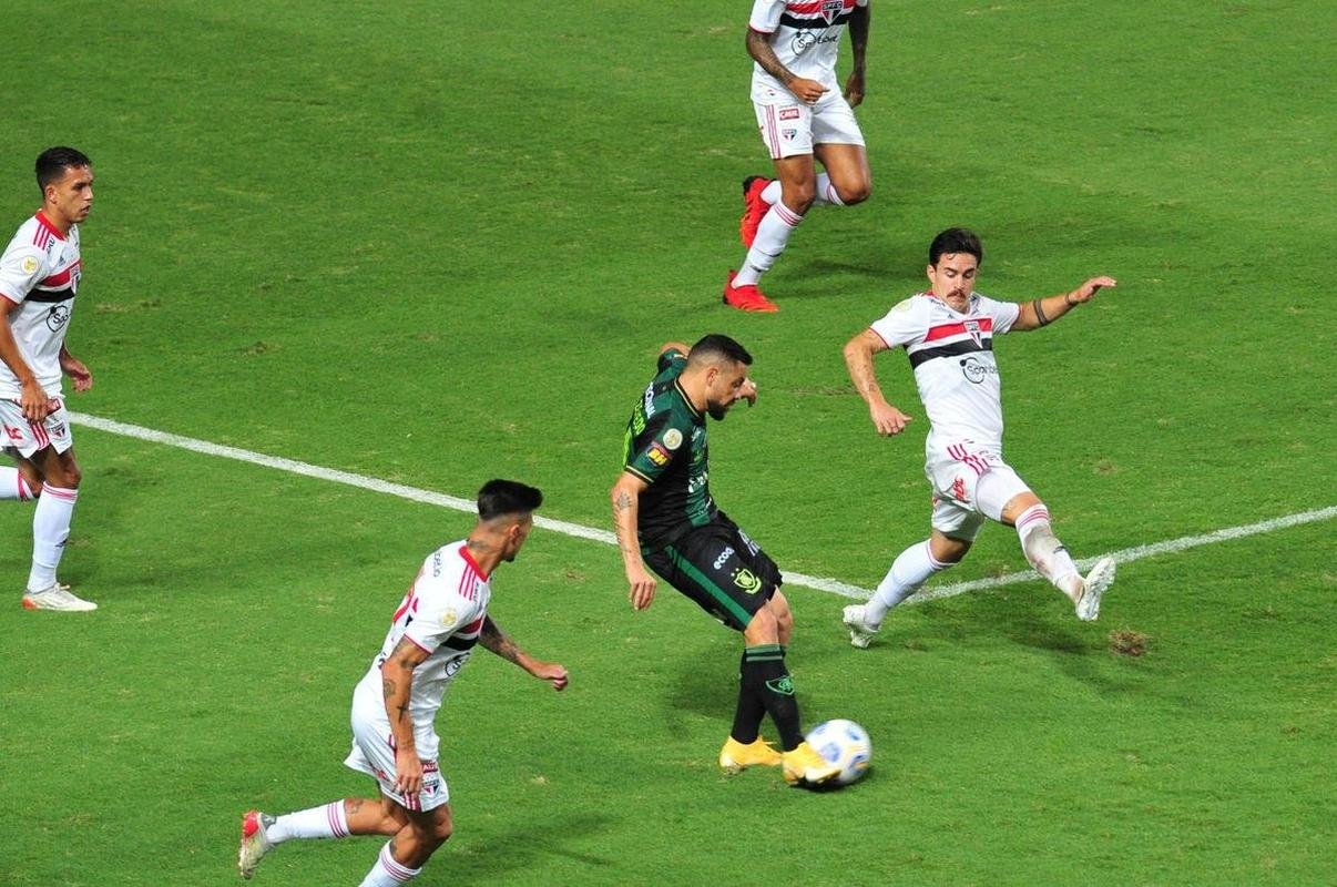 Fotos do jogo entre Amrica e So Paulo, no Independncia, em BH, pela ltima rodada do Campeonato Brasileiro de 2021