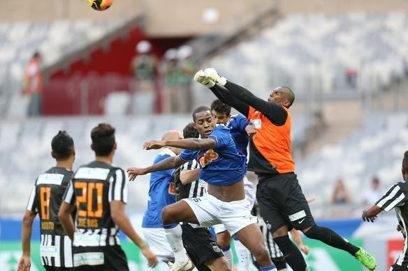 Imagens do jogo entre Cruzeiro e Santos, no Mineiro, pela 13 rodada da Srie A