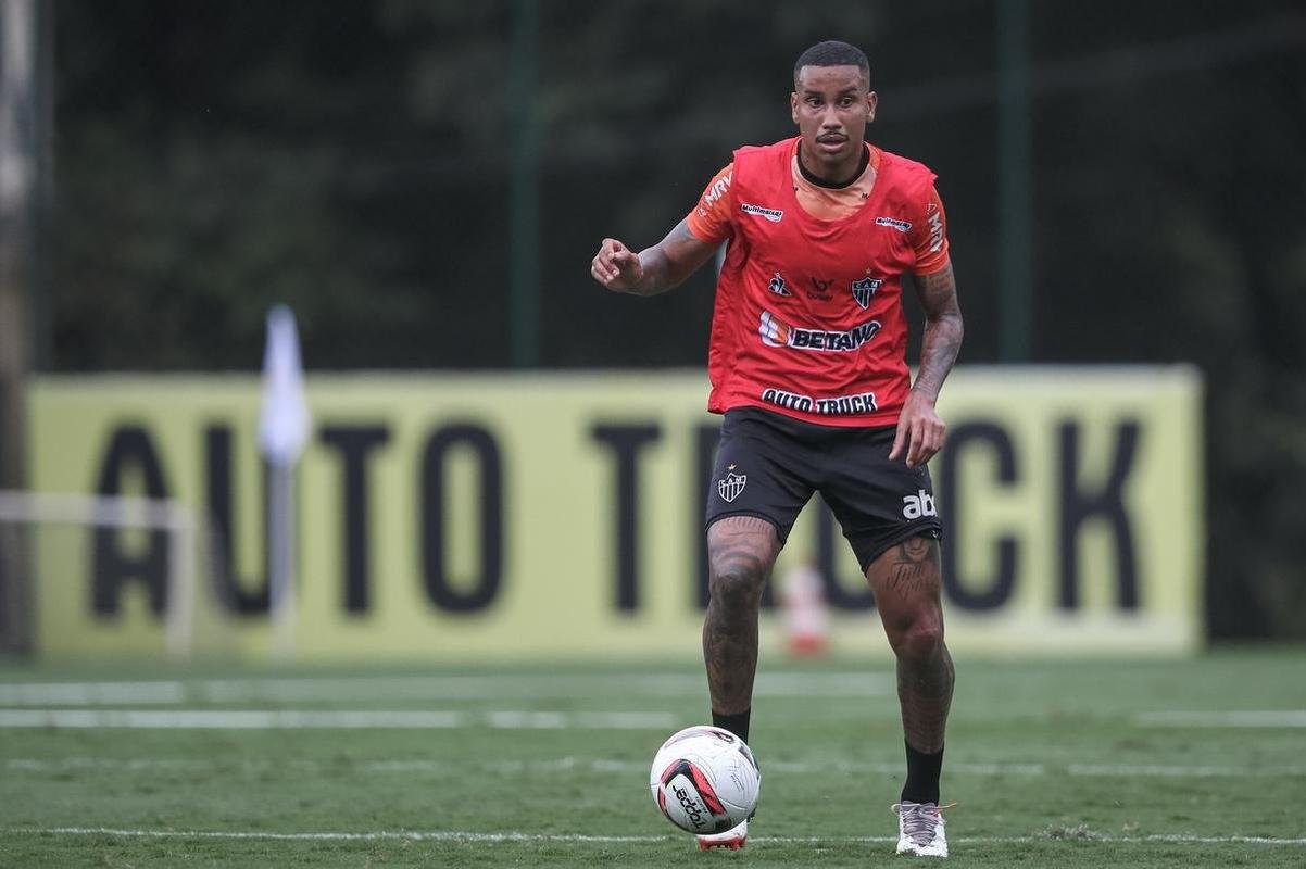 O Atltico realizou, nesta quinta-feira (10), a primeira atividade visando o clssico com o Amrica, vlido pela 5 rodada do Campeonato Mineiro. Com titulares em campo, o time de 'El Turco' Mohamed trabalhou para o confronto que ser disputado s 16h30 do sbado (12), no Estdio Independncia, em Belo Horizonte.