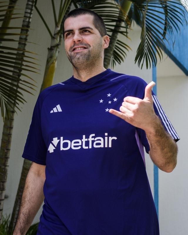 Fotos do primeiro treino do tcnico portugus Pepa no Cruzeiro