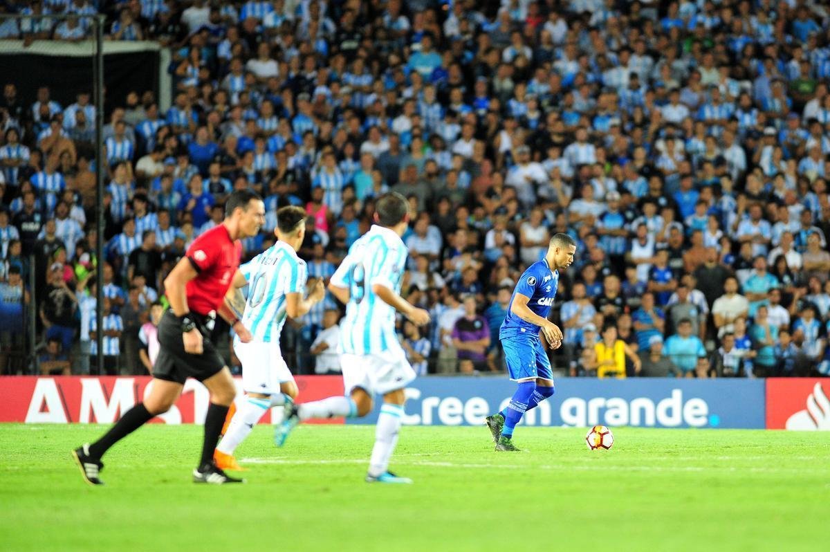 Murilo (27/03/1997): era apenas a quinta opo no elenco que comeou a temporada 2017, mas em funo das leses de Ded e Manoel e das ms exibies de Caicedo, virou titular ao lado de Leo e atuou em vrias partidas pelo Campeonato Brasileiro e nas fases decisivas da Copa do Brasil. Por conta do bom futebol, o jovem de 20 anos esteve na mira de clubes como Cagliari, da Itlia, e Benfica, de Portugal. Em 39 partidas pela Raposa, Murilo ainda busca seu primeiro gol.