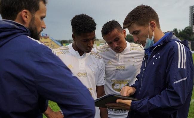 Fotos do jogo entre Caldense e Cruzeiro