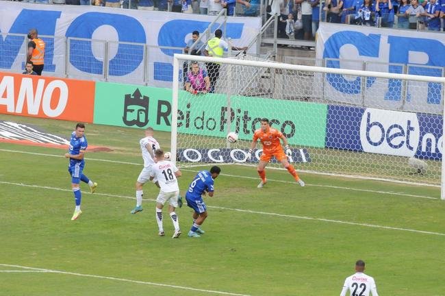Fotos do jogo entre Cruzeiro e Ponte Preta, no Mineiro, em Belo Horizonte, pela 13 rodada da Srie B do Brasileiro