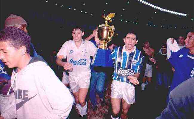 Cruzeiro venceu sua primeira Copa do Brasil diante do Grmio, em 1993