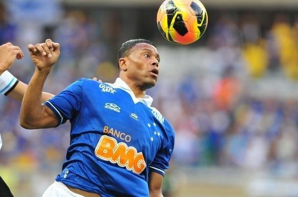 Partida vlida pela 33 rodada do Brasileiro, no Mineiro