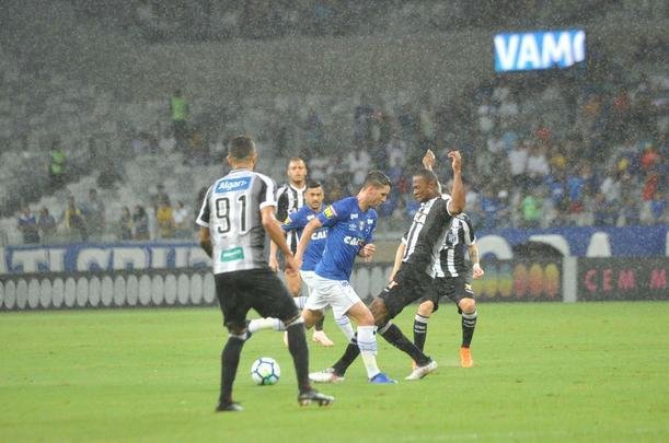 Fotos de Cruzeiro x Cear, no Mineiro, em jogo atrasado da 27 rodada do Brasileiro