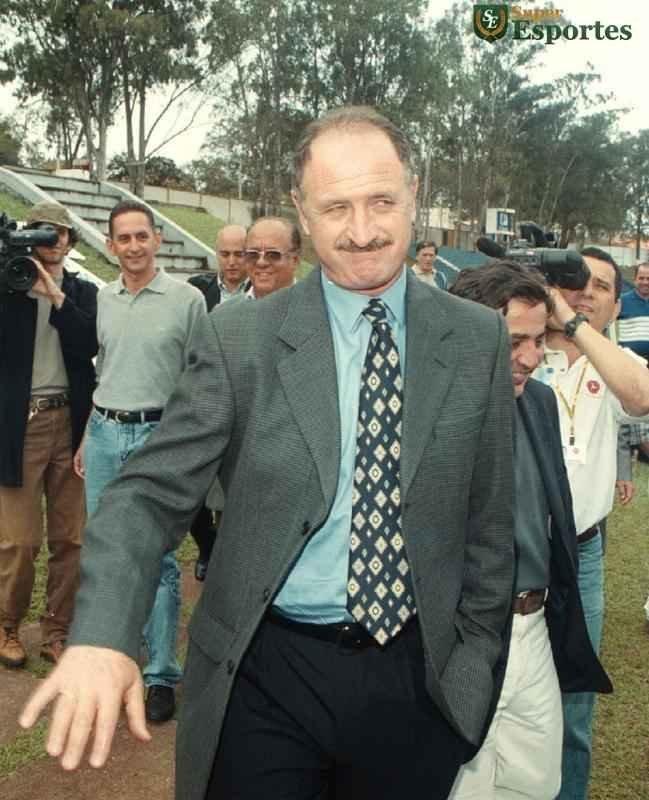 Imagens da Toca da Raposa I em 2000, ano da chegada do tcnico Luiz Felipe Scolari