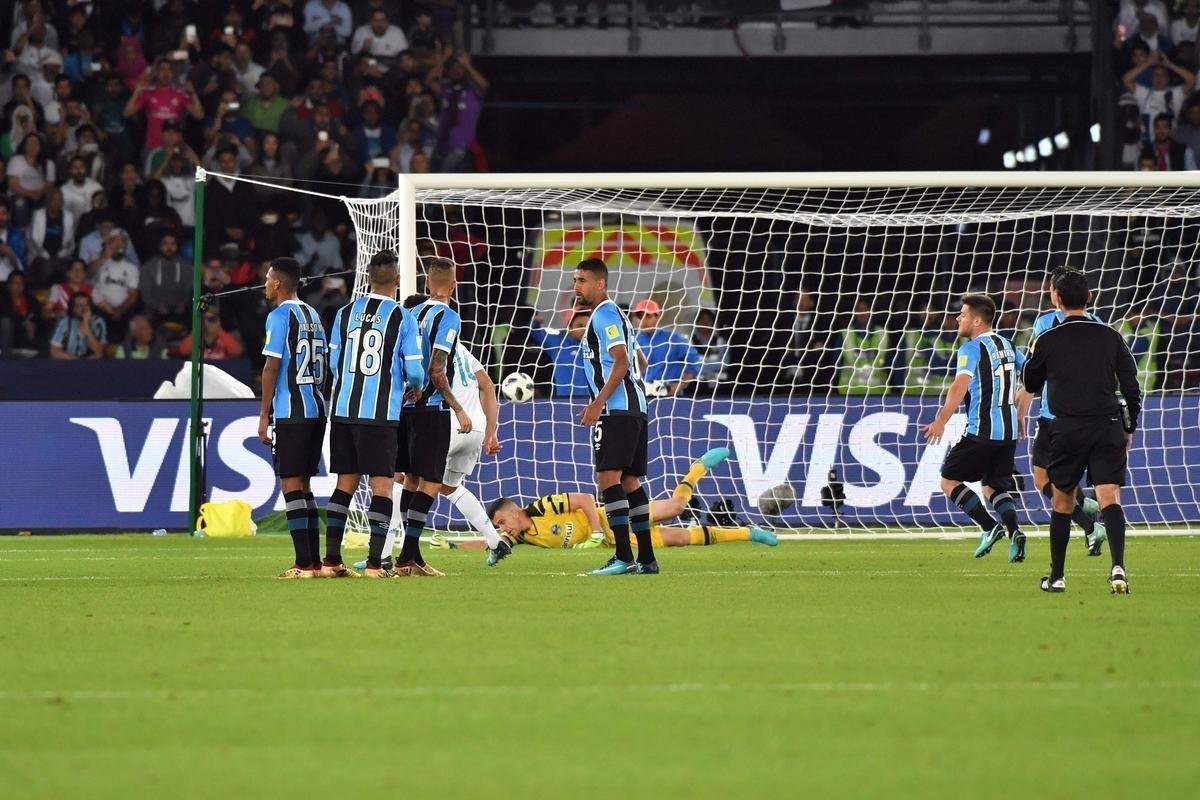 Cristiano Ronaldo marcou gol do Real de falta e deu ttulo mundial ao clube espanhol