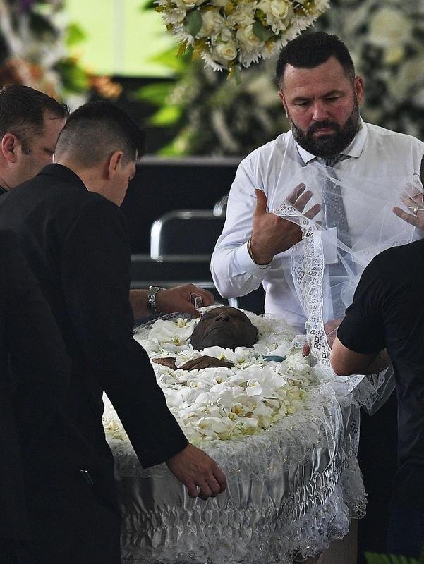 Corpo de Pel  velado na Vila Belmiro, estdio do Santos. 