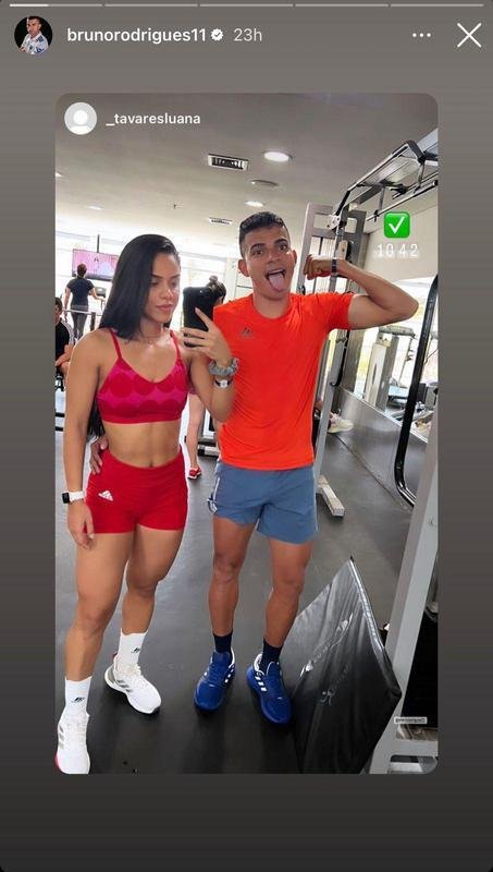 O atacante Bruno Rodrigues tambm segue focado nos treinos mesmo durante as frias. Ele publicou uma foto na academia ao lado da namorada. 