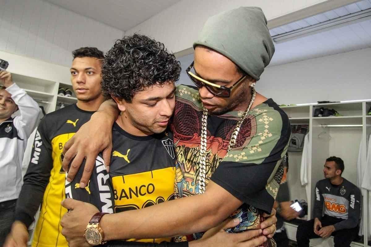 Ronaldinho Gacho se despediu dos jogadores e dos funcionrios do Atltico