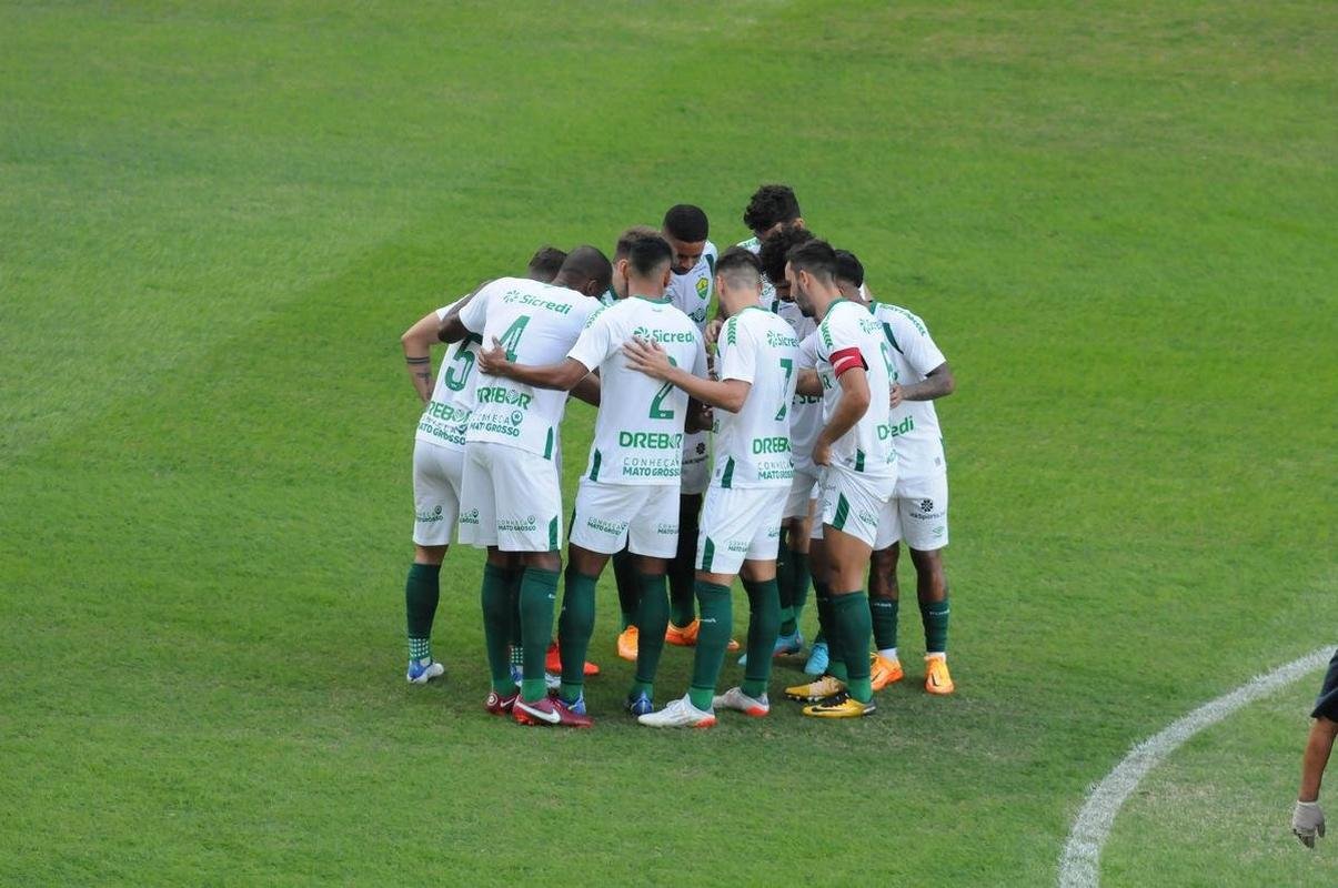 Amrica e Cuiab se enfrentaram, no Independncia, pela 9 rodada do Campeonato Brasileiro
