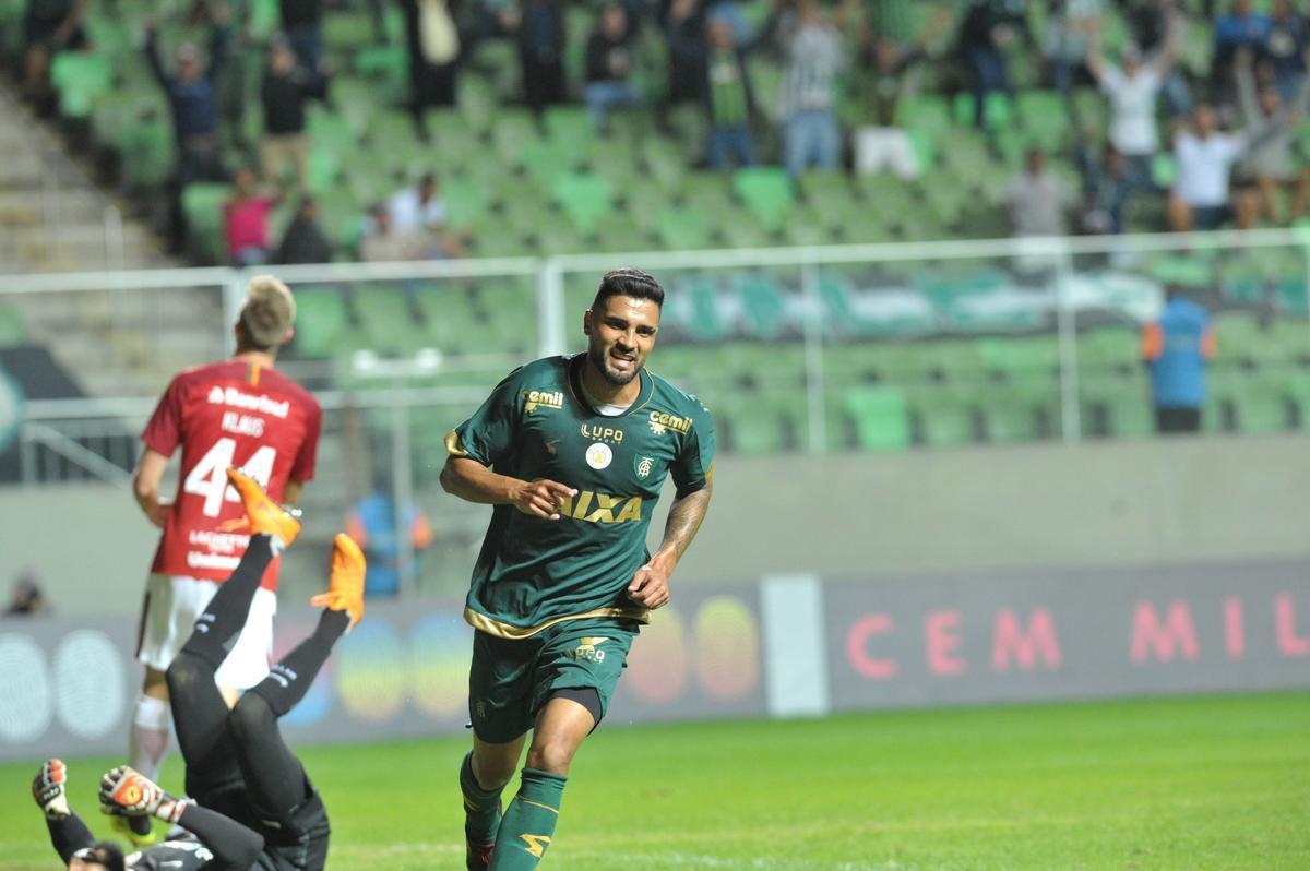 Giovanni fez o segundo do Amrica no Independncia: 2 a 0