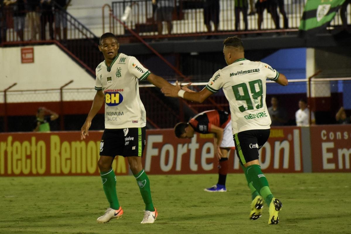 Amrica arrancou empate dramtico diante do Atltico-GO em Goinia 