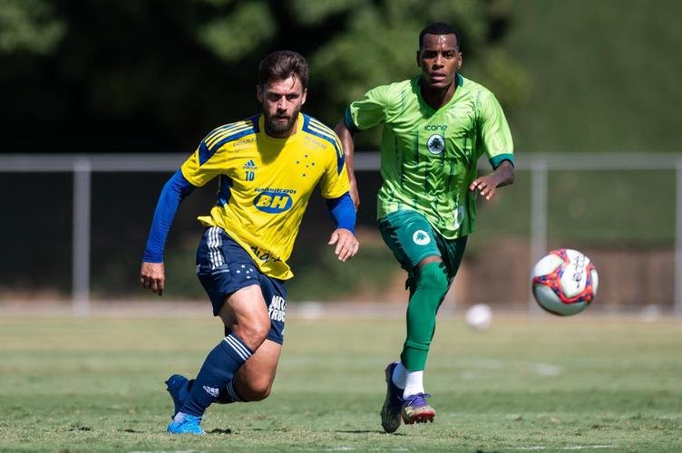 Cruzeiro empatou por 1 a 1 com o Boavista-RJ em jogo-treino realizado neste sbado (22/5), na Toca da Raposa II. Rafael Sobis marcou o gol celeste, enquanto Douglas Pedroso fez para a equipe do Rio de Janeiro.