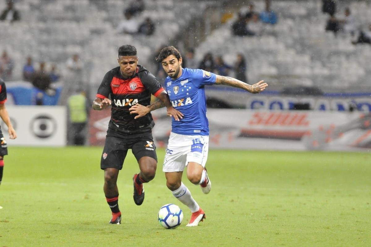 No segundo tempo, Fred marcou duas vezes e ampliou vantagem do Cruzeiro para 3 a 0