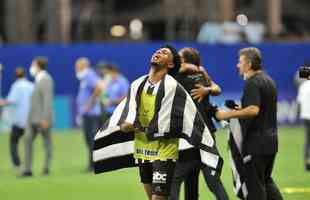 Com gols de Hulk, de pnalti, e Keno (e), o Galo virou sobre o Bahia, por 3 a 2 e chegou ao bicampeonato brasileiro